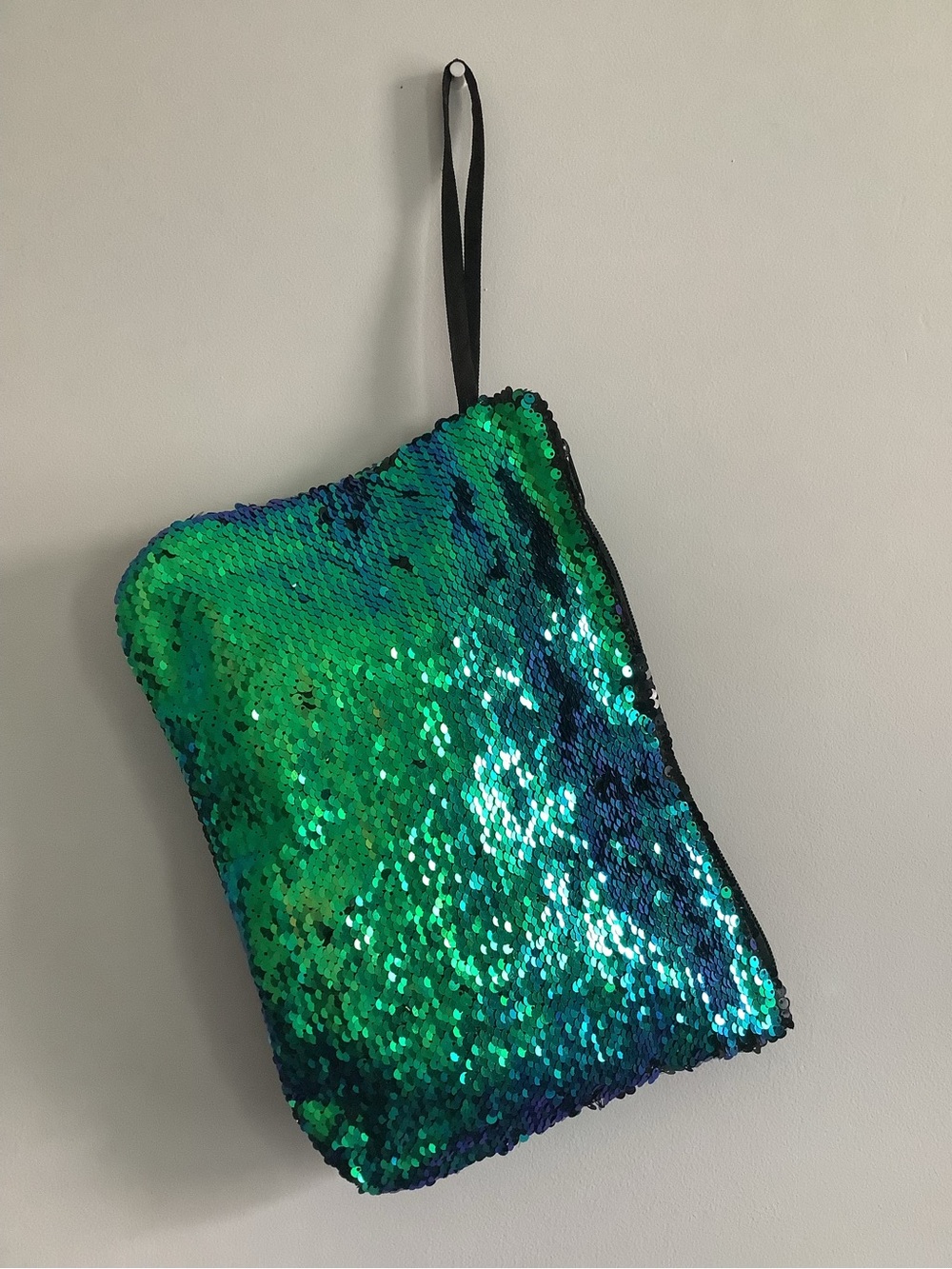 Morgan Home Iridescent Sequin Wristlet Pouch Bag Green Blue Color Shift Clutch - Picture 2 of 7